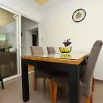 Apartman Sanja Kolovare Zára
