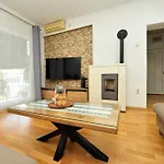 Sanja Kolovare Apartman Zára