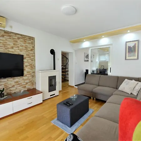 Apartment Sanja Kolovare