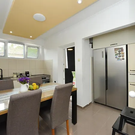 Sanja Kolovare * 자다르