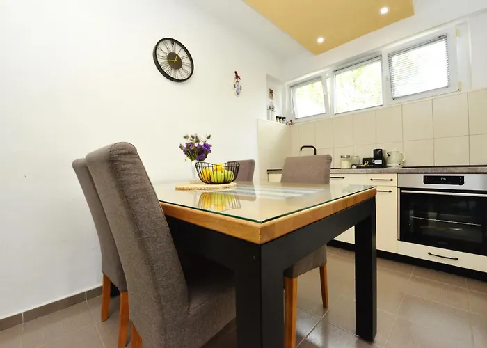 Sanja Kolovare *